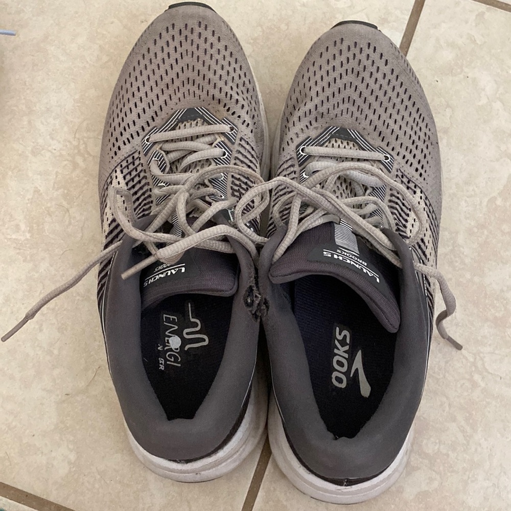 Brooks launch 5 size 9